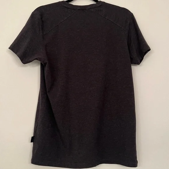 Kenneth Cole T-shirt - Picture 2 of 3